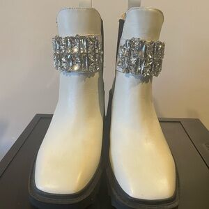 Karl Lagerfeld Elegant White Ankle Boots with Silver Embellishments